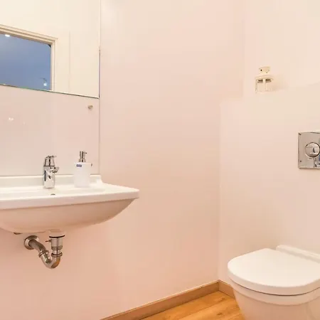 2-level Penthouse With Terrace And Free Parking *